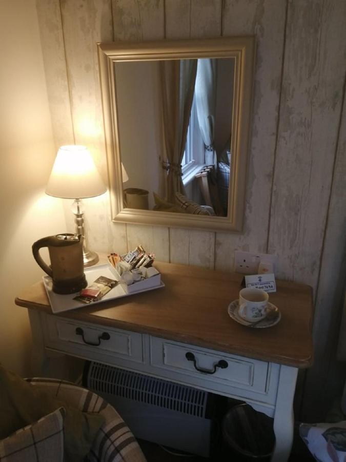 Lion Hotel Llanbister Esterno foto