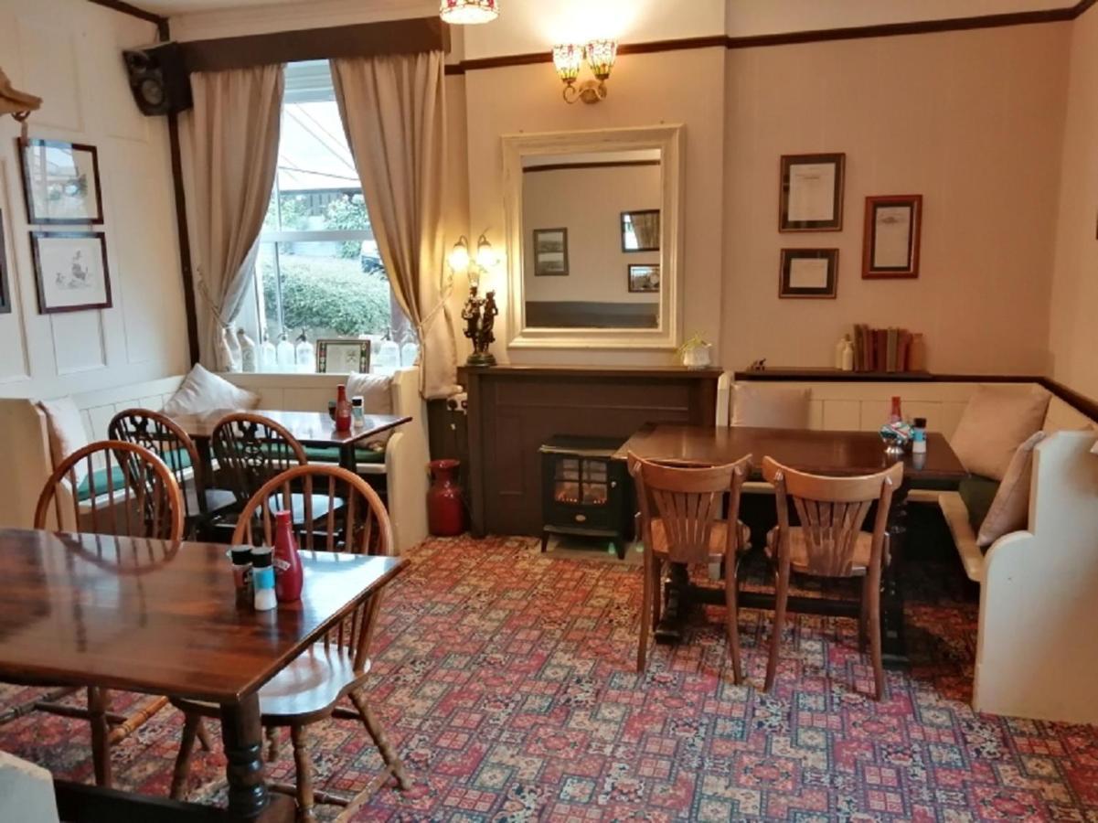 Lion Hotel Llanbister Esterno foto