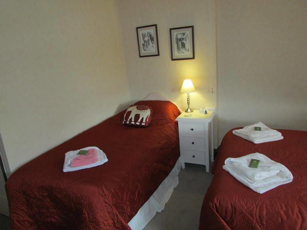 Lion Hotel Llanbister Esterno foto